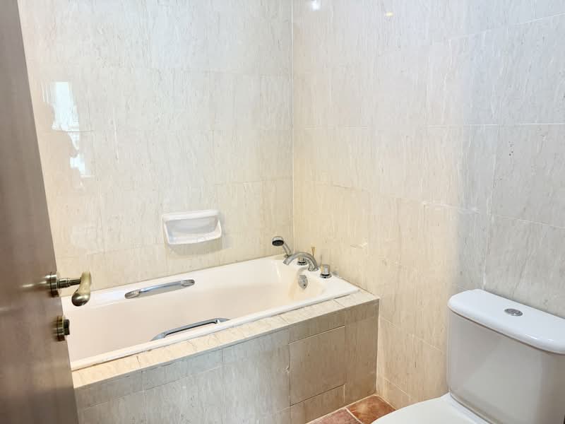 Duchess Crest, 58 Duchess Avenue, 2 Bedrooms, 936 sqft, Condominium For Rent, by Rosy M. H, 500240286 - Bathroom - PropertyGuru.com.sg