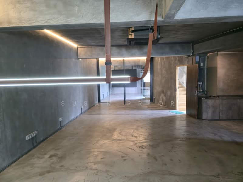 1800 sf! Bachelor Bespoke 2 Bed Rangoon, Rangoon Road, 3 Bedrooms, 1,800 sqft, Walk-up Apartment For Rent, by Susan Prior, 500240290 - Interior - PropertyGuru.com.sg