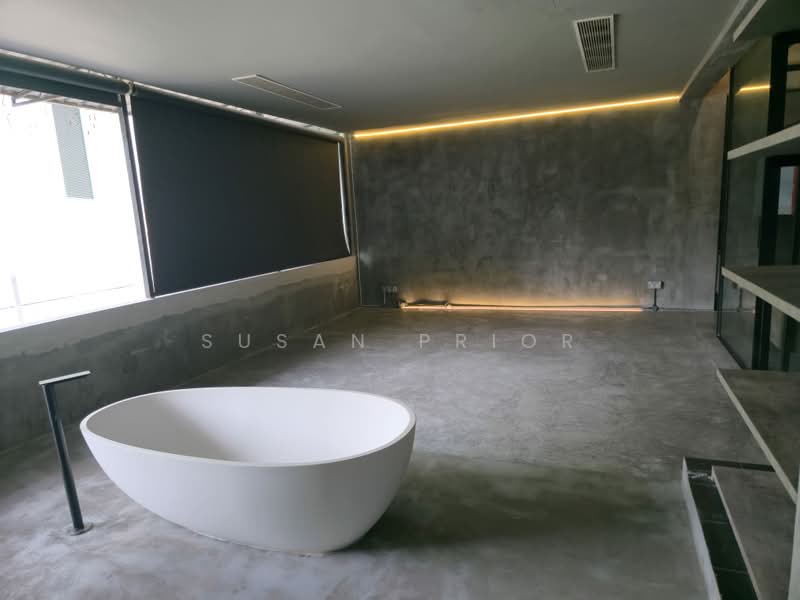 1800 sf! Bachelor Bespoke 2 Bed Rangoon, Rangoon Road, 3 Bedrooms, 1,800 sqft, Walk-up Apartment For Rent, by Susan Prior, 500240290 - Bathroom - PropertyGuru.com.sg