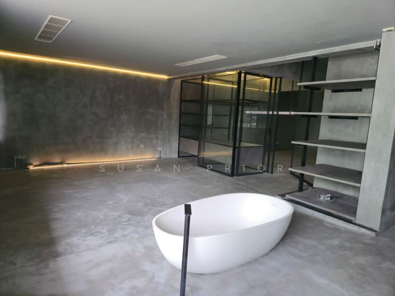 1800 sf! Bachelor Bespoke 2 Bed Rangoon, Rangoon Road, 3 Bedrooms, 1,800 sqft, Walk-up Apartment For Rent, by Susan Prior, 500240290 - Bathroom - PropertyGuru.com.sg