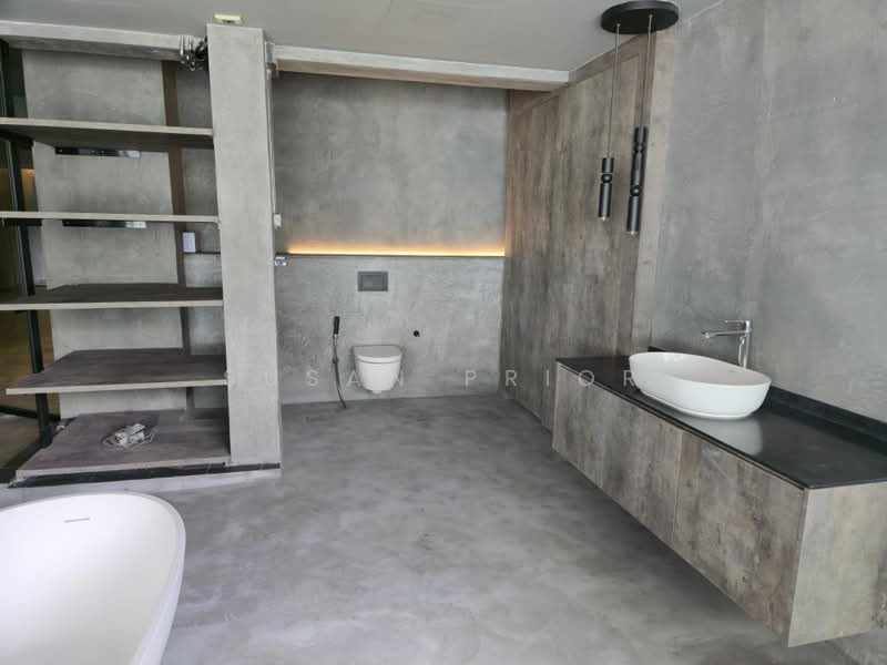1800 sf! Bachelor Bespoke 2 Bed Rangoon, Rangoon Road, 3 Bedrooms, 1,800 sqft, Walk-up Apartment For Rent, by Susan Prior, 500240290 - Bathroom - PropertyGuru.com.sg