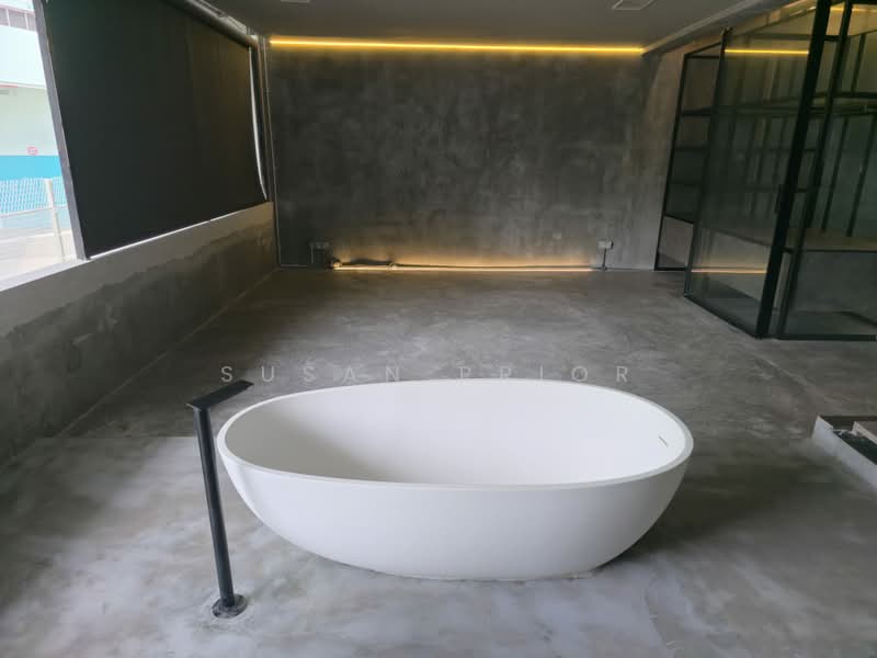 1800 sf! Bachelor Bespoke 2 Bed Rangoon, Rangoon Road, 3 Bedrooms, 1,800 sqft, Walk-up Apartment For Rent, by Susan Prior, 500240290 - Bathroom - PropertyGuru.com.sg