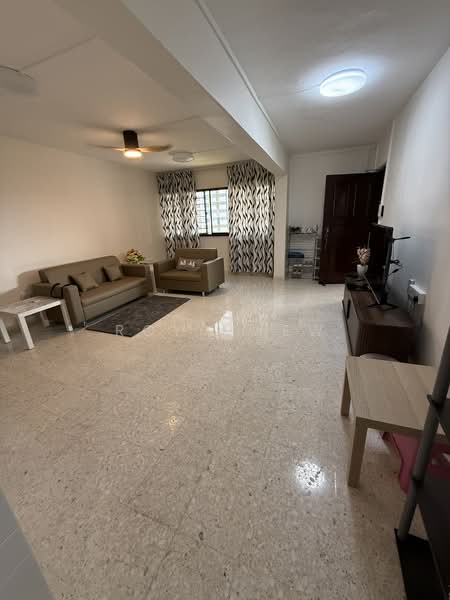 32 Teban Gardens Road, 32 Teban Gardens Road, 3 Bedrooms, 1,065 sqft, HDB Flat For Rent, by Roy Chew, 500240304 - Living Room - PropertyGuru.com.sg