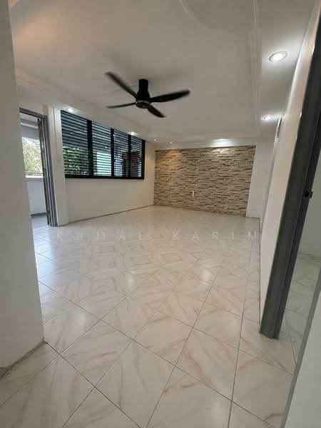 521 Hougang Avenue 6, 521 Hougang Avenue 6, 3 Bedrooms, 1,108 sqft, HDB Flat For Rent, by Kamal Karim, 500240309 - Living Room - PropertyGuru.com.sg