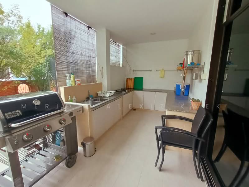Hilltop Resort Home with Swimming Pool & huge garden, , 6 Bedrooms, 4,800 sqft, Detached House For Rent, by Meriell Alexiz Kwek, 500240311 - Kitchen - PropertyGuru.com.sg