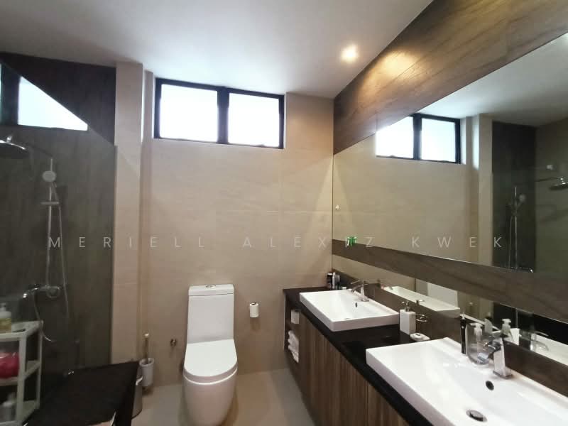 Hilltop Resort Home with Swimming Pool & huge garden, , 6 Bedrooms, 4,800 sqft, Detached House For Rent, by Meriell Alexiz Kwek, 500240311 - Bathroom - PropertyGuru.com.sg