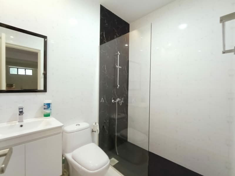 Hilltop Resort Home with Swimming Pool & huge garden, , 6 Bedrooms, 4,800 sqft, Detached House For Rent, by Meriell Alexiz Kwek, 500240311 - Bathroom - PropertyGuru.com.sg
