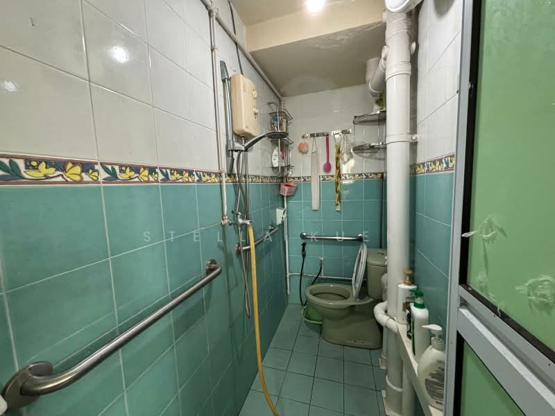 107 Jalan Bukit Merah, 107 Jalan Bukit Merah, 2 Bedrooms, 678 sqft, HDB Flat For Rent, by Stella Kuek, 500240312 - Bathroom - PropertyGuru.com.sg