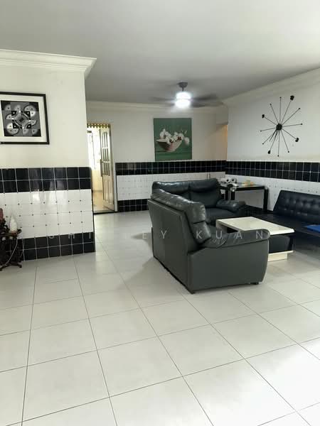 101C Punggol Field, 101C Punggol Field, Hougang / Punggol / Sengkang, 3 Bedrooms, 1,184 sqft, HDB Flat For Sale, by Shirley Kuan, 500240379 - Living Room - PropertyGuru.com.sg