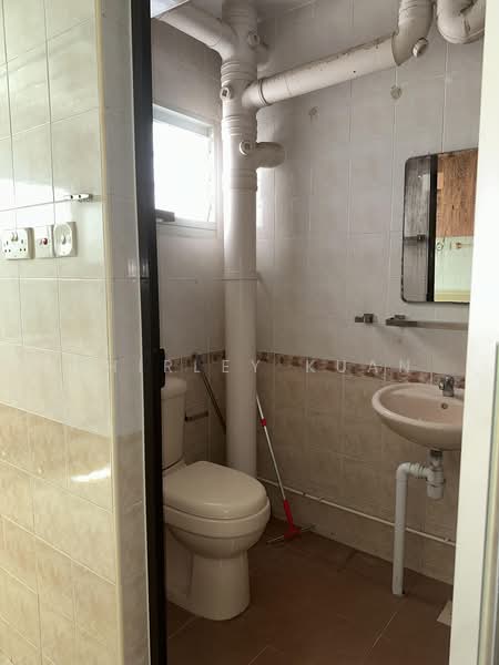 101C Punggol Field, 101C Punggol Field, Hougang / Punggol / Sengkang, 3 Bedrooms, 1,184 sqft, HDB Flat For Sale, by Shirley Kuan, 500240379 - Bathroom - PropertyGuru.com.sg