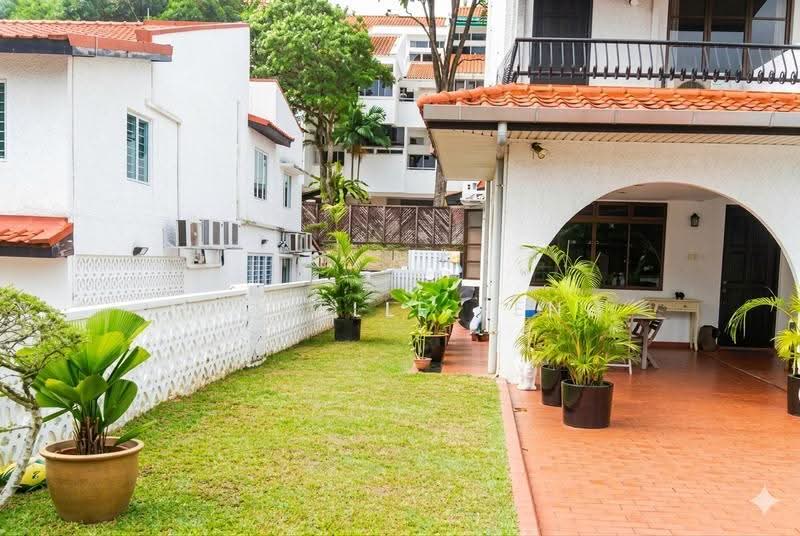 Dyson Road. Semi-Detached (with huge land), Dyson Road, Newton / Novena, 5 Bedrooms, 3,500 sqft, Semi-Detached House For Sale, by Michelle Leng, 500240381 - Exterior - PropertyGuru.com.sg
