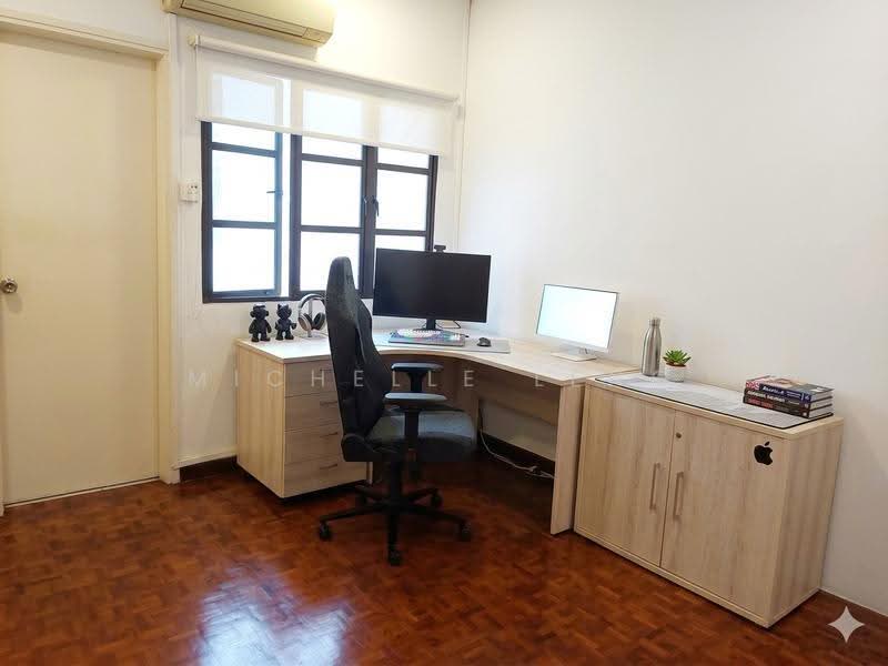 Dyson Road. Semi-Detached (with huge land), Dyson Road, Newton / Novena, 5 Bedrooms, 3,500 sqft, Semi-Detached House For Sale, by Michelle Leng, 500240381 - Study - PropertyGuru.com.sg