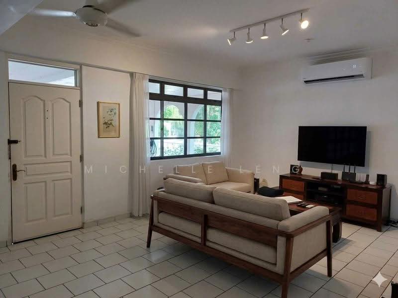 Dyson Road. Semi-Detached (with huge land), Dyson Road, Newton / Novena, 5 Bedrooms, 3,500 sqft, Semi-Detached House For Sale, by Michelle Leng, 500240381 - Living Room - PropertyGuru.com.sg