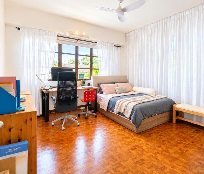 Dyson Road. Semi-Detached (with huge land), Dyson Road, Newton / Novena, 5 Bedrooms, 3,500 sqft, Semi-Detached House For Sale, by Michelle Leng, 500240381 - Bedroom - PropertyGuru.com.sg