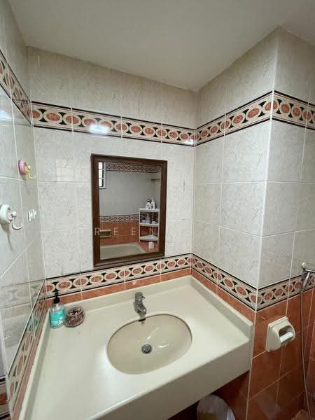 Hillview Heights, 27 Hillview Avenue, Room Rental, 180 sqft, Condominium For Rent, by Doreen Heng, 500240382 - Bathroom - PropertyGuru.com.sg