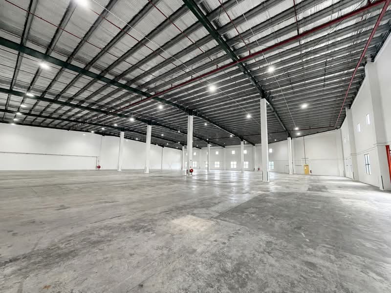 Cheap | Changi | 10m Ceiling | Ramp Up | Loading Bays, Changi, 40,000 sqft, Warehouse For Rent, by Alex Chan, 500240405 - Interior - CommercialGuru.com.sg