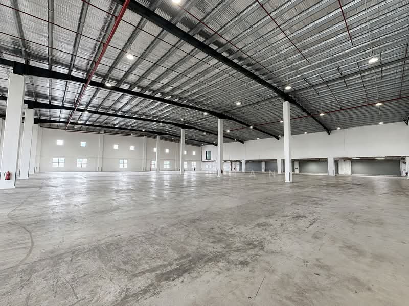 Cheap | Changi | 10m Ceiling | Ramp Up | Loading Bays, Changi, 40,000 sqft, Warehouse For Rent, by Alex Chan, 500240405 - Interior - CommercialGuru.com.sg