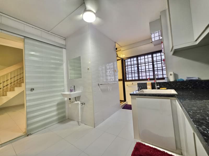 405 Jurong West Street 42, 405 Jurong West Street 42, 4 Bedrooms, 1,604 sqft, HDB Flat For Sale, by Berlyn Aw, 500240424 - Bathroom - PropertyGuru.com.sg