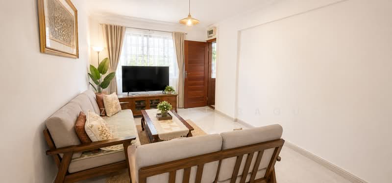 226 Yishun Street 21, 226 Yishun Street 21, Sembawang / Yishun, 3 Bedrooms, 1,001 sqft, HDB Flat For Sale, by Roza Sure Bagus, 500240427 - Living Room with window & entrance view - PropertyGuru.com.sg