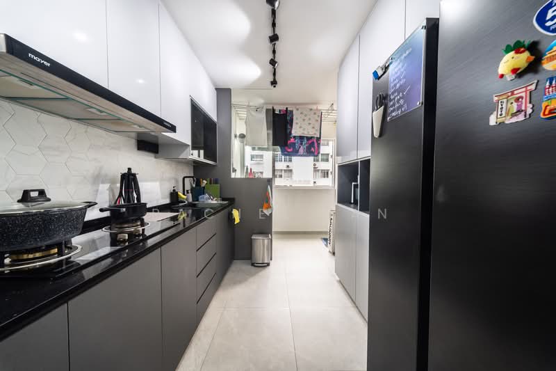 123 Bishan Street 12, 123 Bishan Street 12, 3 Bedrooms, 904 sqft, HDB Flat For Sale, by Rachel Tan, 500240432 - Kitchen - PropertyGuru.com.sg