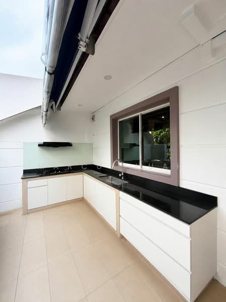 999 Year Inter-Terrace at Teachers Estate, , 4 Bedrooms, 2,700 sqft, Terraced House For Sale, by Marcus Luah, 500240441 - Kitchen - PropertyGuru.com.sg