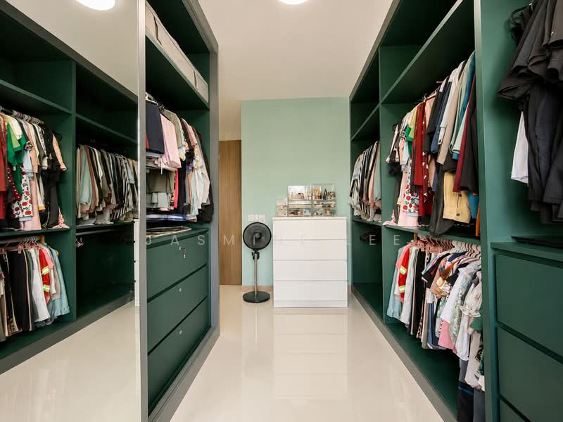 463A Bukit Batok Street 41, 463A Bukit Batok Street 41, Dairy Farm / Bukit Panjang / Choa Chu Kang, 3 Bedrooms, 1,237 sqft, HDB Flat For Sale, by Jasmine Lee, 500240453 - Walk-in wardrobe - PropertyGuru.com.sg