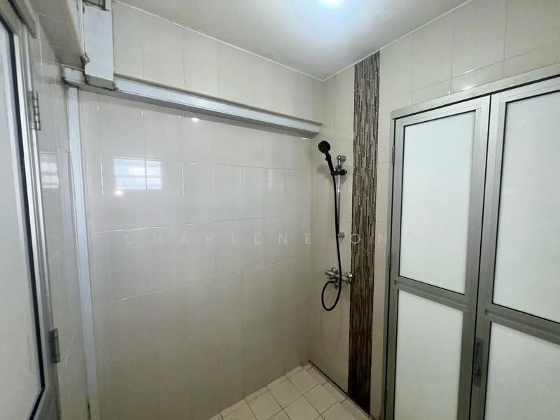 453A Fernvale Road, 453A Fernvale Road, 1 Bedroom, 495 sqft, HDB Flat For Rent, by Charlene Ong, 500240454 - Bathroom - PropertyGuru.com.sg