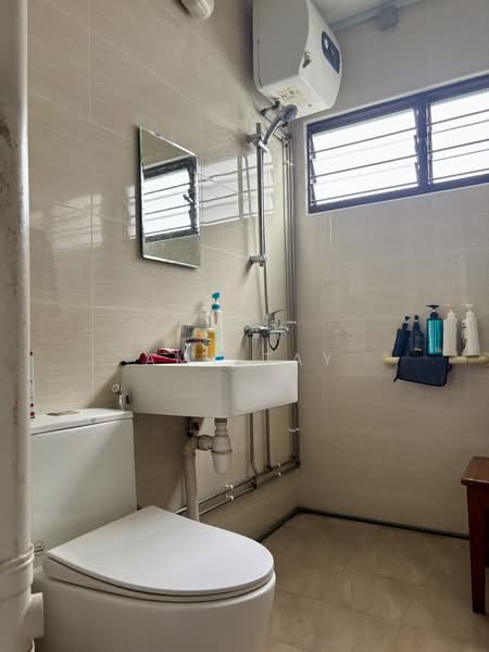 875 Tampines Street 84, 875 Tampines Street 84, 3 Bedrooms, 1,109 sqft, HDB Flat For Sale, by Amy Tay, 500240471 - Bathroom - PropertyGuru.com.sg
