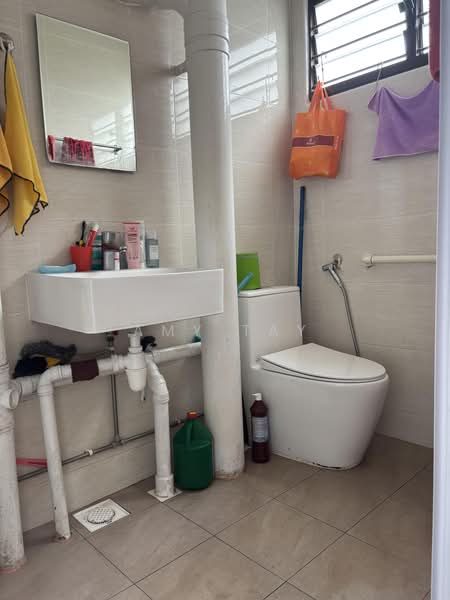 875 Tampines Street 84, 875 Tampines Street 84, 3 Bedrooms, 1,109 sqft, HDB Flat For Sale, by Amy Tay, 500240471 - Bathroom - PropertyGuru.com.sg