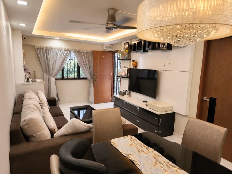 241 Jurong East Street 24, 241 Jurong East Street 24, 2 Bedrooms, 732 sqft, HDB Flat For Sale, by Khoo Maggie, 500240476 - Living Room - PropertyGuru.com.sg