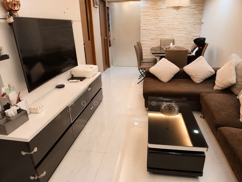 241 Jurong East Street 24, 241 Jurong East Street 24, 2 Bedrooms, 732 sqft, HDB Flat For Sale, by Khoo Maggie, 500240476 - Living Room - PropertyGuru.com.sg