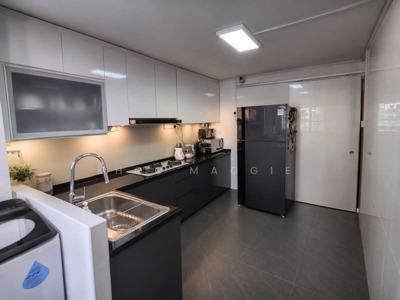 241 Jurong East Street 24, 241 Jurong East Street 24, 2 Bedrooms, 732 sqft, HDB Flat For Sale, by Khoo Maggie, 500240476 - Kitchen - PropertyGuru.com.sg