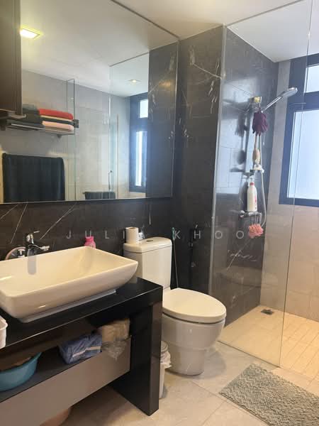 River Isles, 68 Edgedale Plains, 3 Bedrooms, 1,227 sqft, Condominium For Rent, by Julia Khoo, 500240488 - Bathroom - PropertyGuru.com.sg