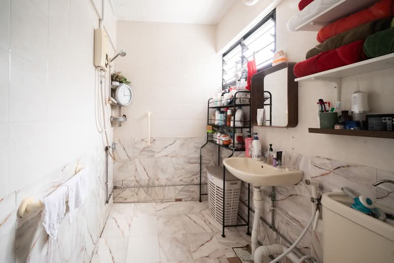 286 Tampines Street 22, 286 Tampines Street 22, 3 Bedrooms, 1,130 sqft, HDB Flat For Sale, by Rachel Tan, 500240490 - Bathroom - PropertyGuru.com.sg