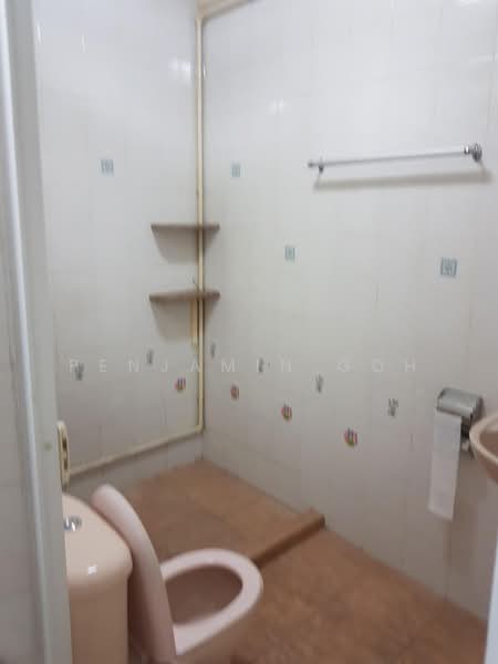 369 Tampines Street 34, 369 Tampines Street 34, 3 Bedrooms, 1,302 sqft, HDB Flat For Rent, by Penjamin Goh, 500240492 - Bathroom - PropertyGuru.com.sg