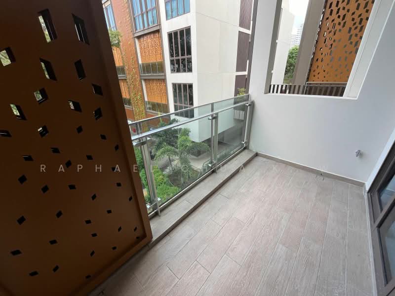 Parksuites, 18 Holland Grove Road, 1 Bedroom, 624 sqft, Condominium For Sale, by Raphael Chua K. W., 500240493 - Balcony - PropertyGuru.com.sg