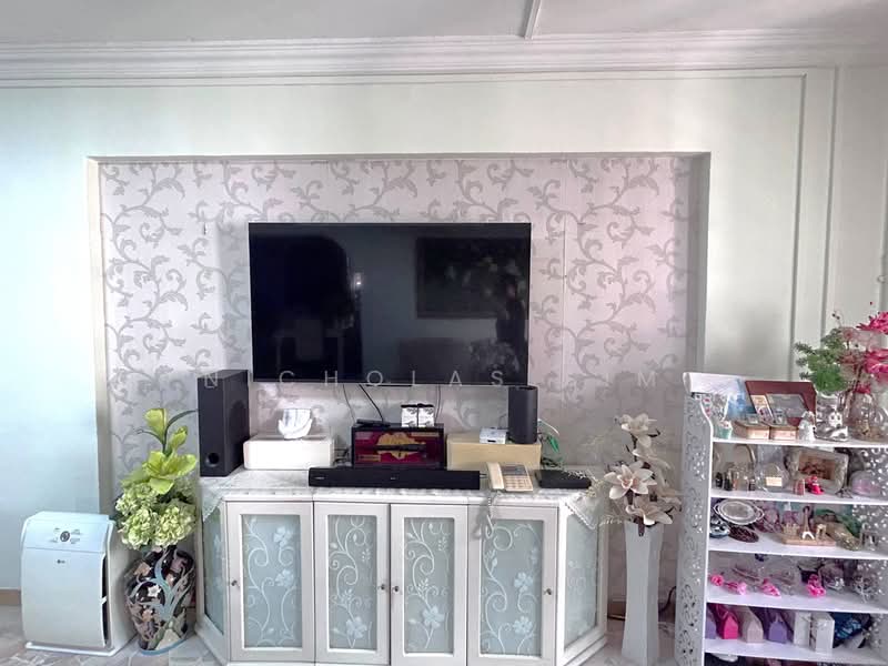 67 Bedok South Avenue 3, 67 Bedok South Avenue 3, 3 Bedrooms, 1,323 sqft, HDB Flat For Sale, by Nicholas Sim, 500240495 - Living Room - PropertyGuru.com.sg