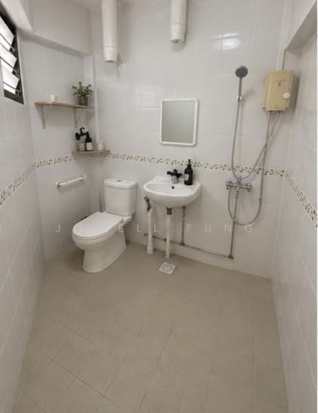 135 Potong Pasir Avenue 3, 135 Potong Pasir Avenue 3, 3 Bedrooms, 1,119 sqft, HDB Flat For Sale, by Jowell Fung, 500240504 - Bathroom - PropertyGuru.com.sg