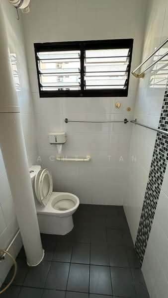 846 Tampines Street 82, 846 Tampines Street 82, 3 Bedrooms, 1,108 sqft, HDB Flat For Sale, by Rachel Tan, 500240518 - Bathroom - PropertyGuru.com.sg