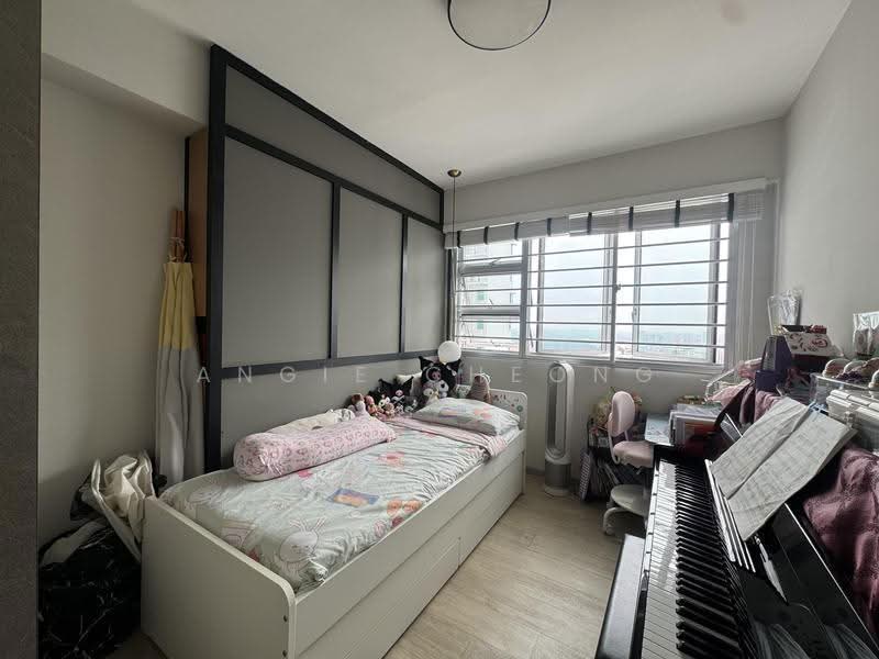130A Lorong 1 Toa Payoh, 130A Lorong 1 Toa Payoh, 3 Bedrooms, 1,001 sqft, HDB Flat For Sale, by Angie Cheong, 500240521 - Bedroom - PropertyGuru.com.sg