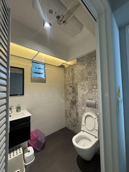 130A Lorong 1 Toa Payoh, 130A Lorong 1 Toa Payoh, 3 Bedrooms, 1,001 sqft, HDB Flat For Sale, by Angie Cheong, 500240521 - Bathroom - PropertyGuru.com.sg