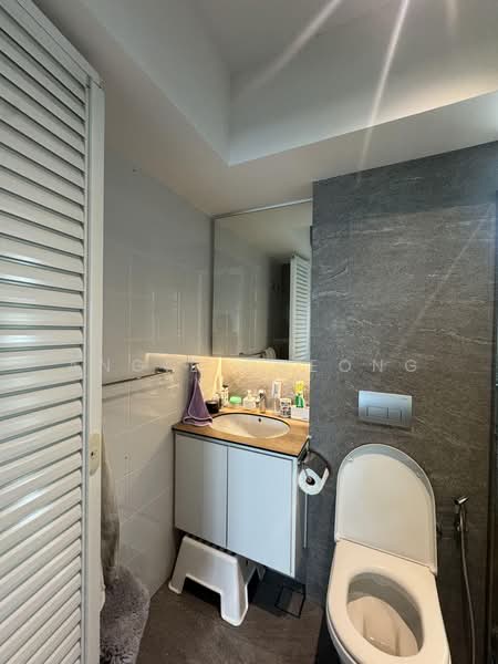 130A Lorong 1 Toa Payoh, 130A Lorong 1 Toa Payoh, 3 Bedrooms, 1,001 sqft, HDB Flat For Sale, by Angie Cheong, 500240521 - Bathroom - PropertyGuru.com.sg
