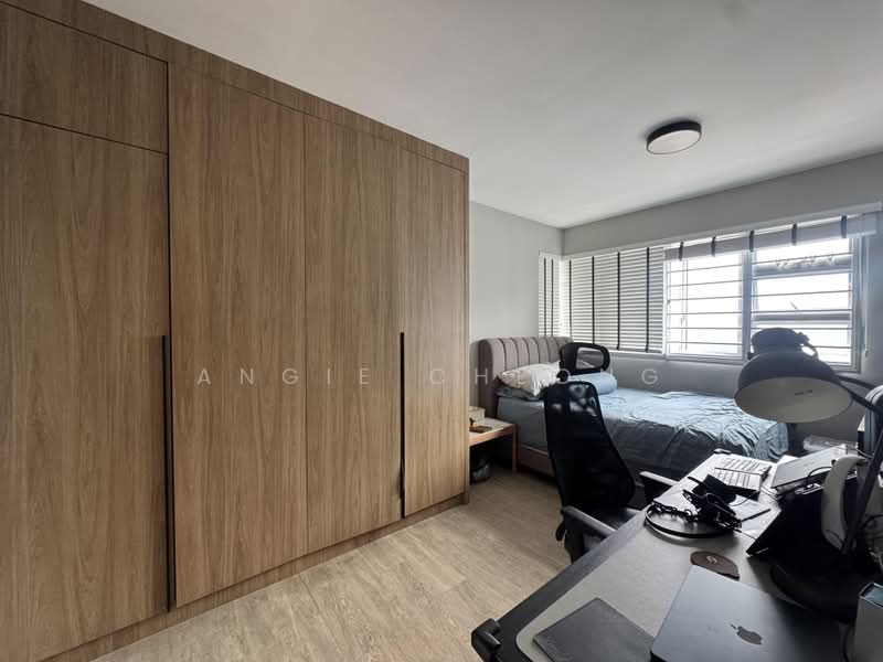 130A Lorong 1 Toa Payoh, 130A Lorong 1 Toa Payoh, 3 Bedrooms, 1,001 sqft, HDB Flat For Sale, by Angie Cheong, 500240521 - Master Bedroom - PropertyGuru.com.sg