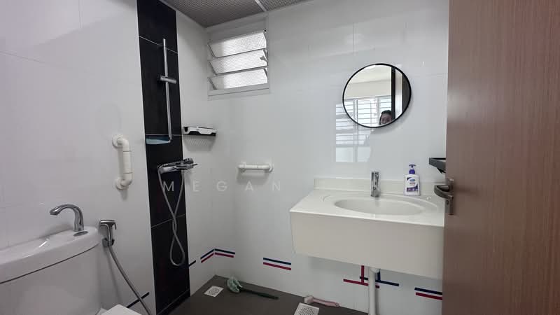40B Margaret Drive, 40B Margaret Drive, 2 Bedrooms, 678 sqft, HDB Flat For Sale, by Megan Tan, 500240523 - Bathroom - PropertyGuru.com.sg