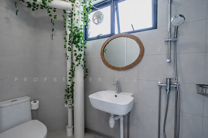 305 Jurong East Street 32, 305 Jurong East Street 32, 3 Bedrooms, 1,302 sqft, HDB Flat For Sale, by Reine Chan, 500240532 - Bathroom - PropertyGuru.com.sg