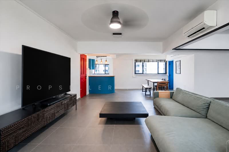 305 Jurong East Street 32, 305 Jurong East Street 32, 3 Bedrooms, 1,302 sqft, HDB Flat For Sale, by Reine Chan, 500240532 - Living Room - PropertyGuru.com.sg