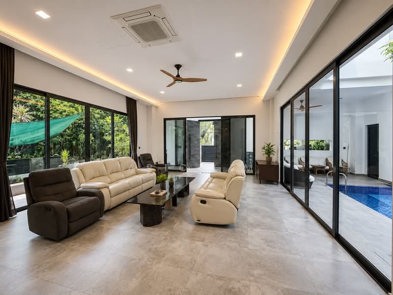 Jalan Bumbong Jalan Rasok Jalan Jendela Jalan Gelegar, Jalan Bumbong, 7 Bedrooms, 8,320 sqft, Semi-Detached House For Sale, by Aric Lim, 500240536 - Living Room - PropertyGuru.com.sg
