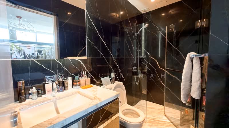 Nicole Green, 68 Guillemard Road, 3 Bedrooms, 2,260 sqft, Apartment For Sale, by Spencer Nah, 500240566 - Master Bathroom - PropertyGuru.com.sg