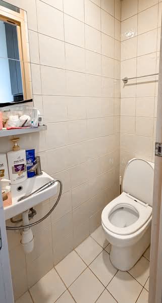 Nicole Green, 68 Guillemard Road, 3 Bedrooms, 2,260 sqft, Apartment For Sale, by Spencer Nah, 500240566 - Bathroom - PropertyGuru.com.sg