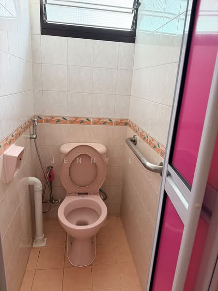 44 Sims Drive, 44 Sims Drive, Room Rental, 150 sqft, HDB Flat For Rent, by Jenny Lum, 500240586 - Bathroom - PropertyGuru.com.sg